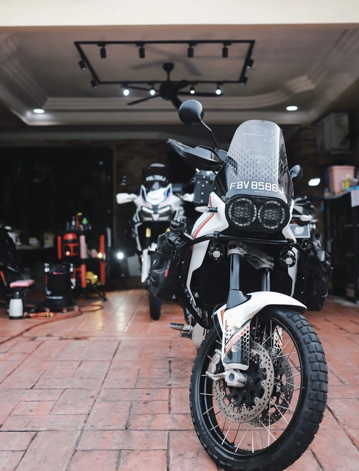 MOTOSAKA Detailing motorcycle finish gallery image 16